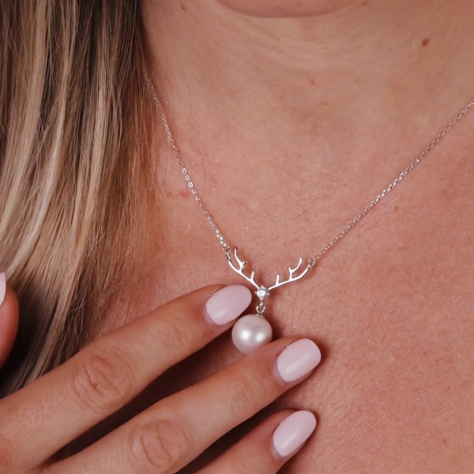 White South Sea Pearl Sylveria Pendant product video