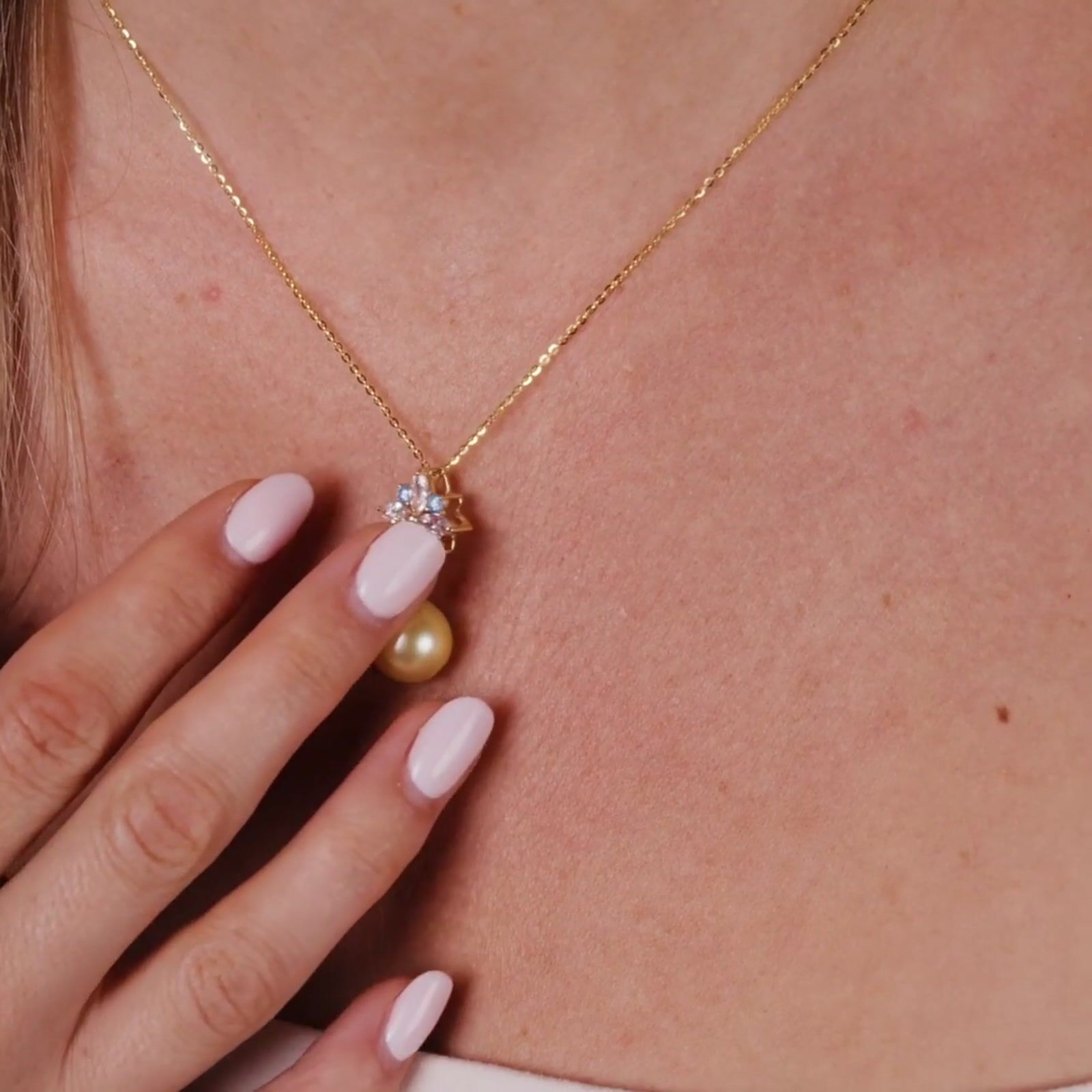 Golden South Sea Pearl & Diamond Aureflor Pendant product video