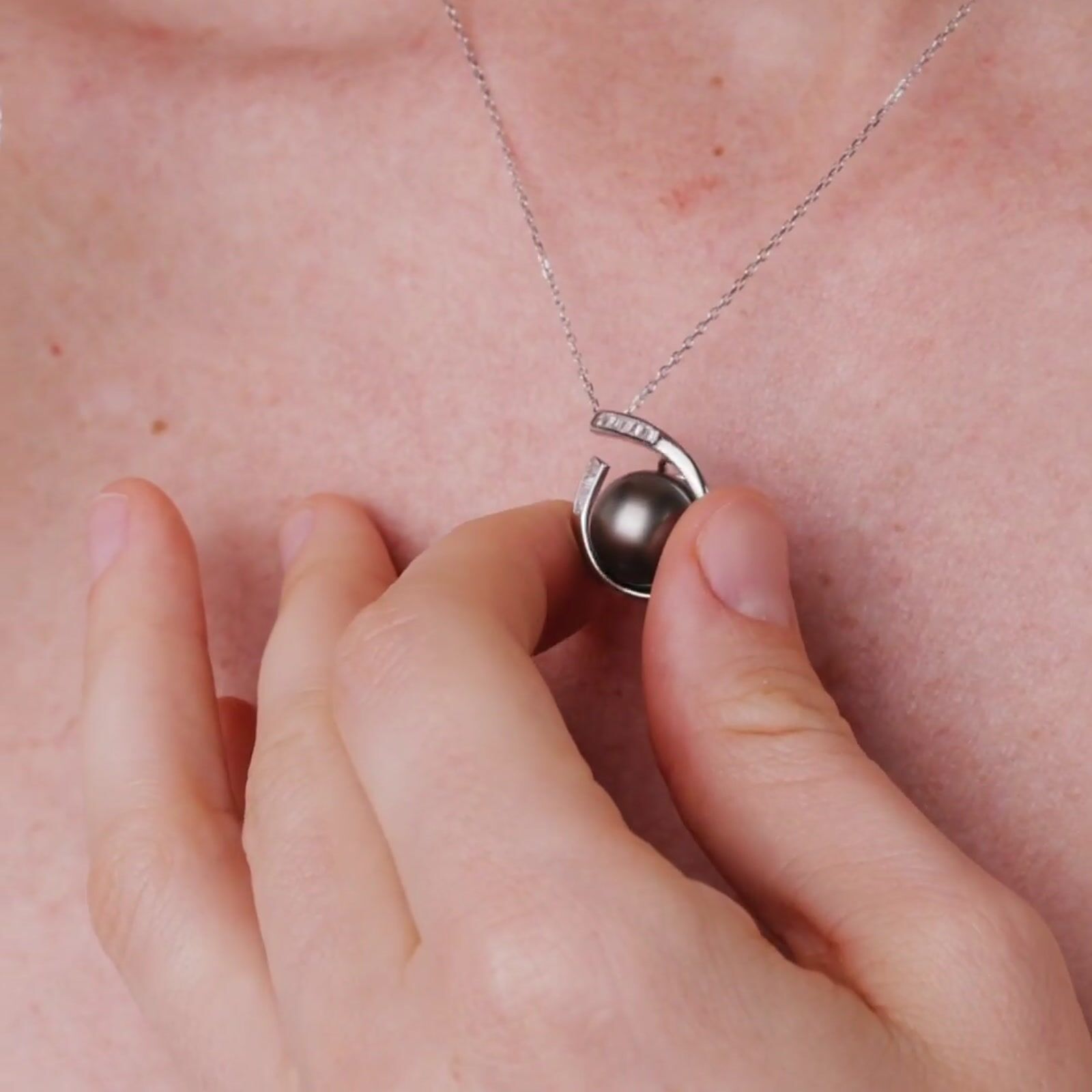 12-13mm Tahitian Pearl Orvanna Pendant product video
