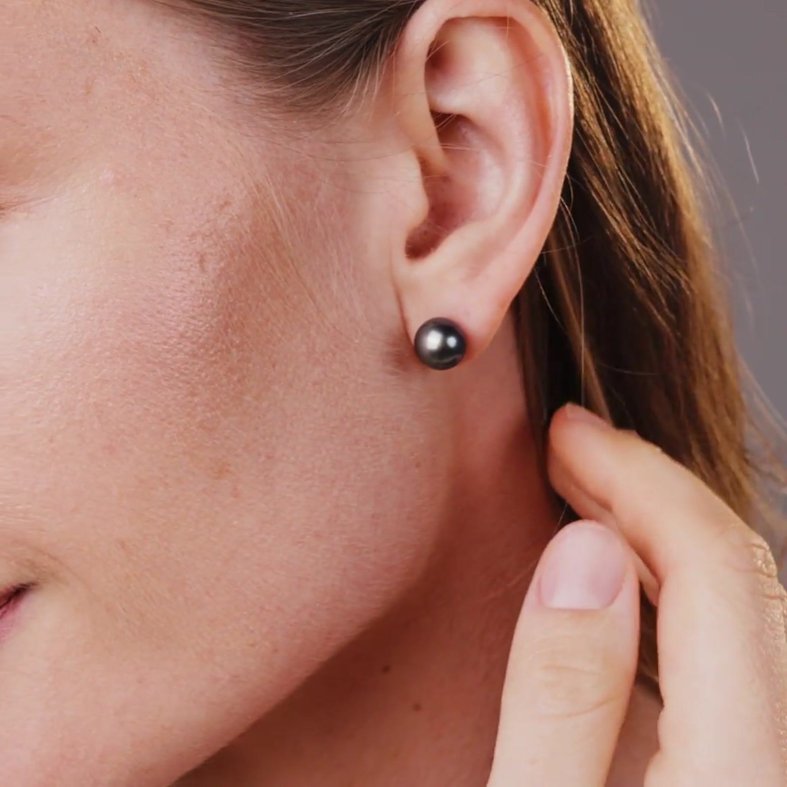 9mm Tahitian Pearl Stud Earrings product video