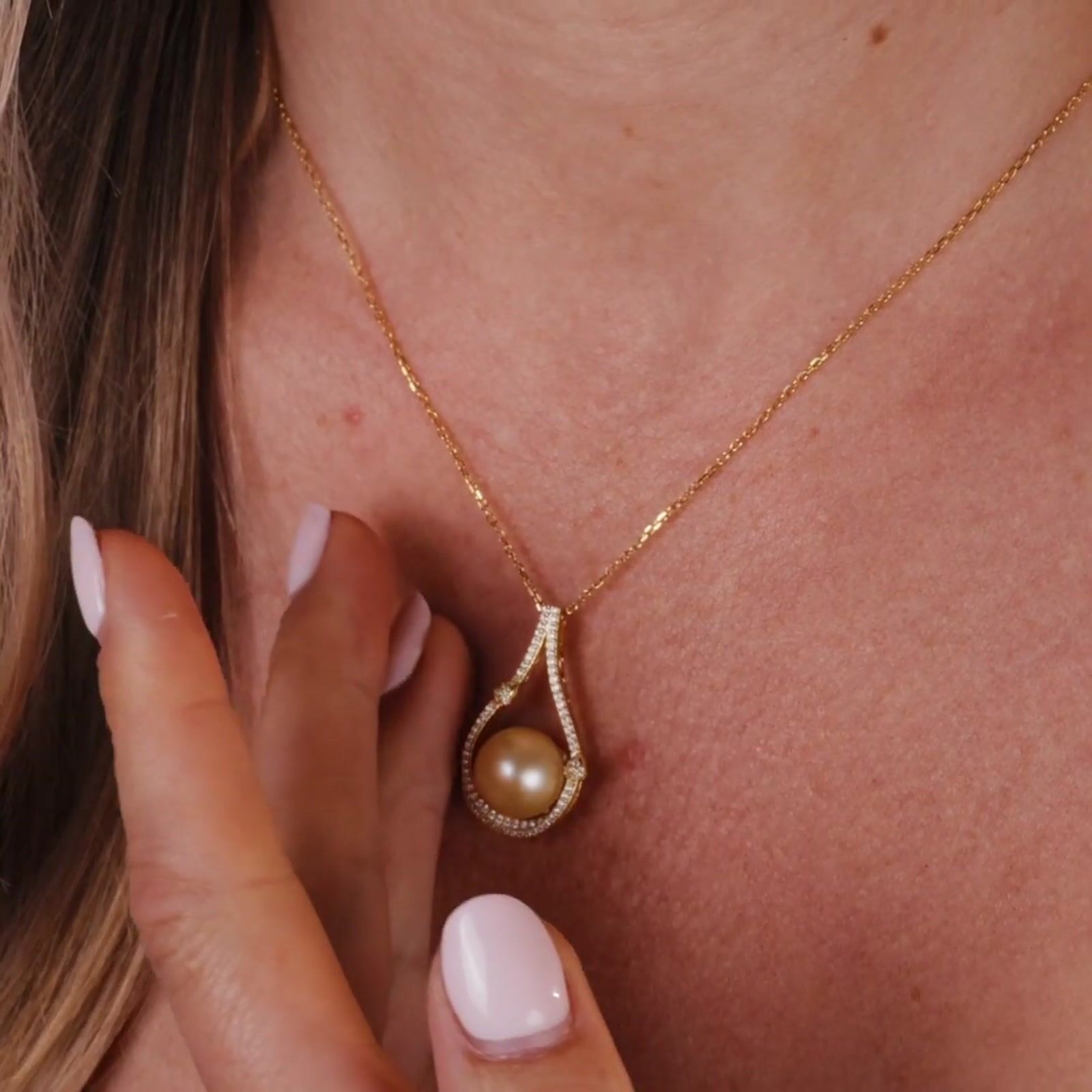 Golden South Sea Pearl & Diamond Lustraé Pendant product video