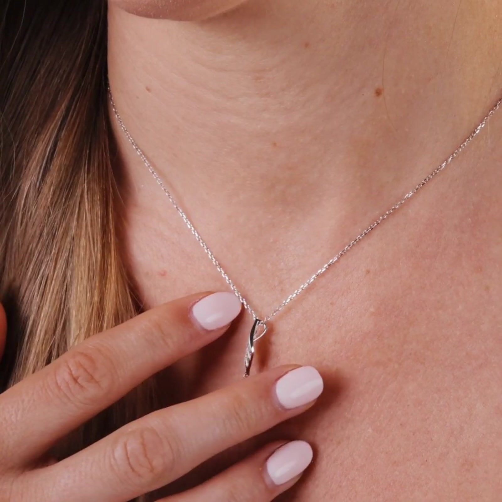 White South Sea Pearl | Serene Leaf Pendant product video