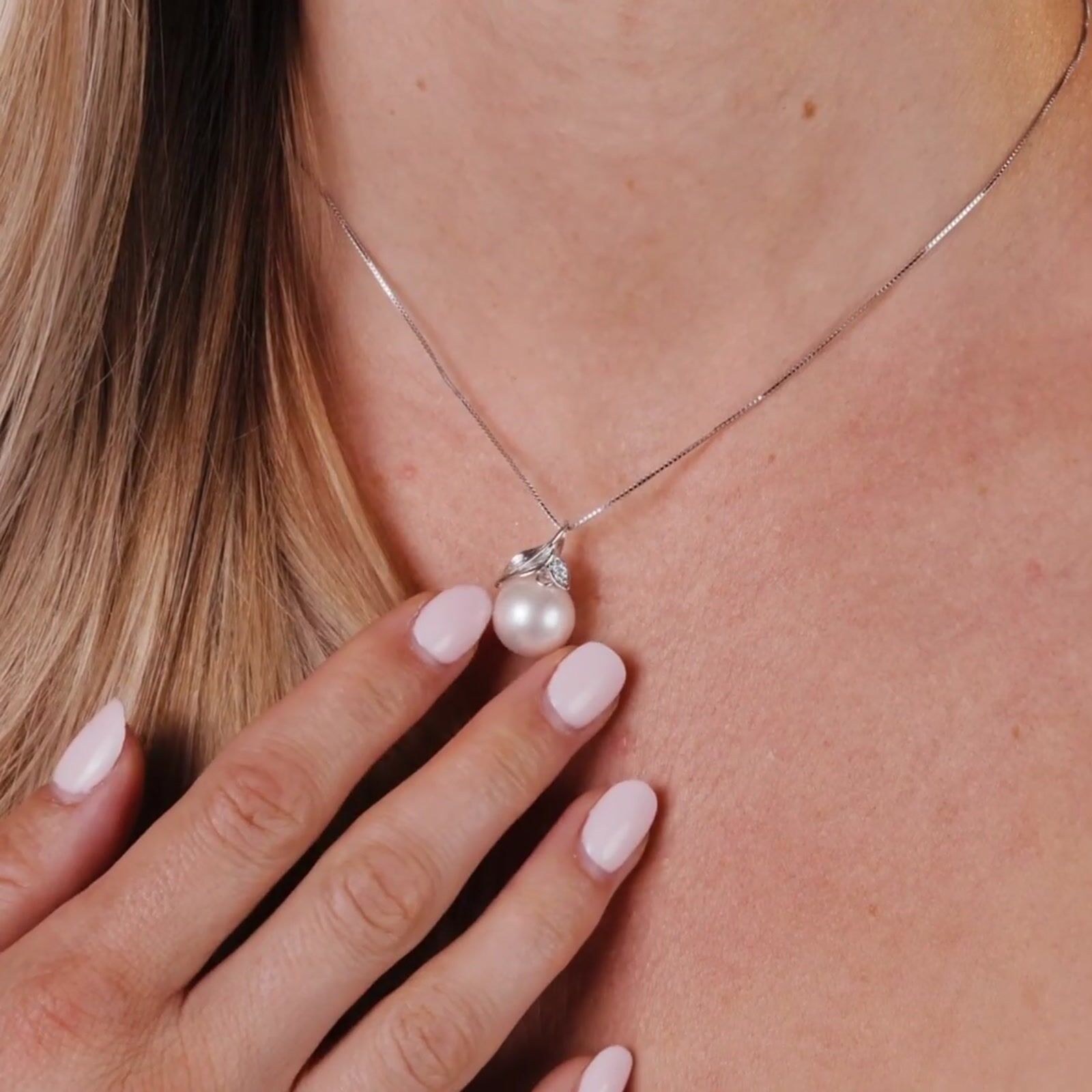 White Freshwater Pearl | Whisperleaf Pendant product video