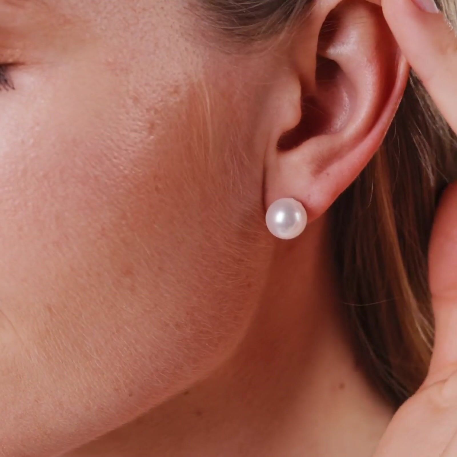 10-11mm White Freshwater Pearl Stud Earrings product video