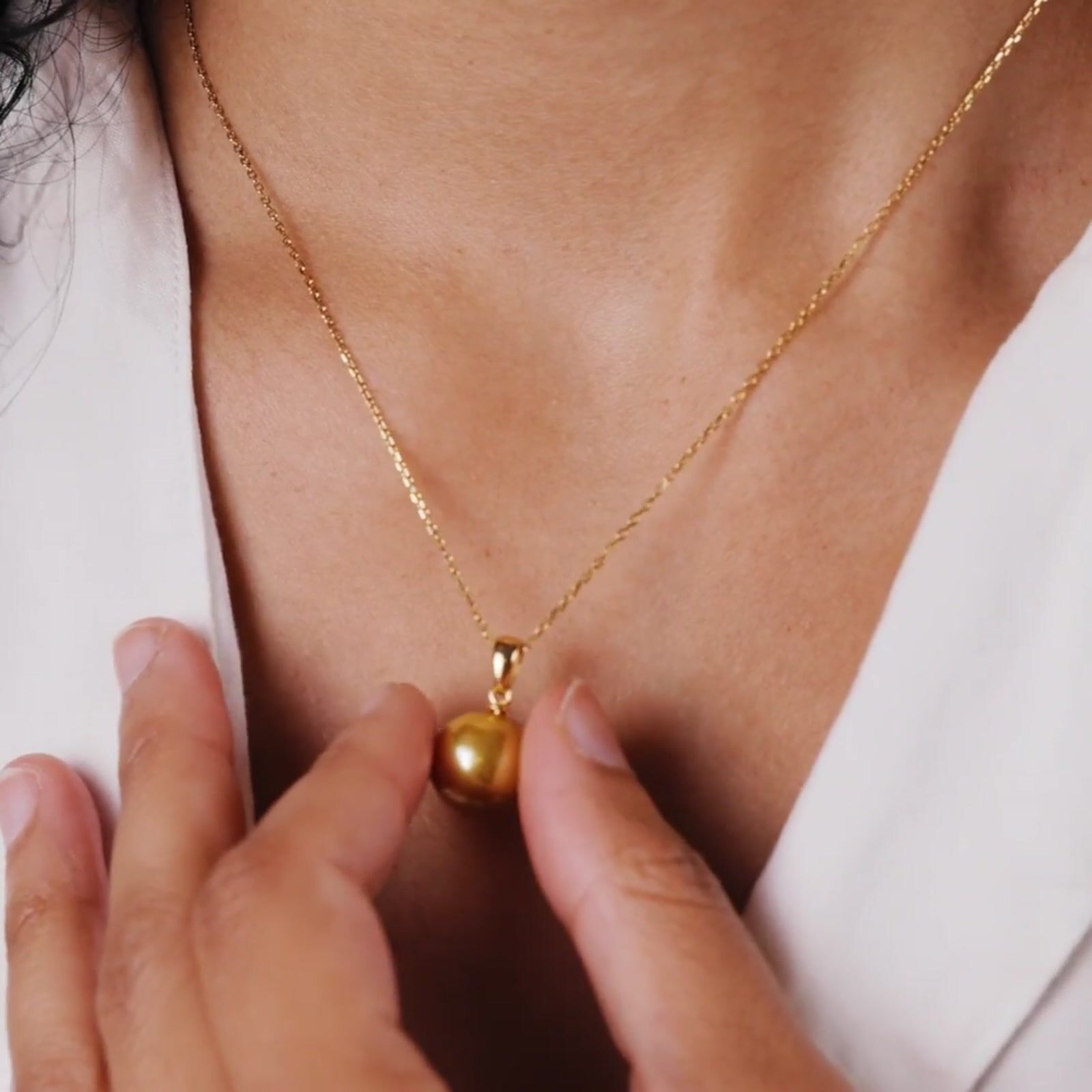 Golden South Sea Pearl Classic Pendant in 18K Yellow Gold product video