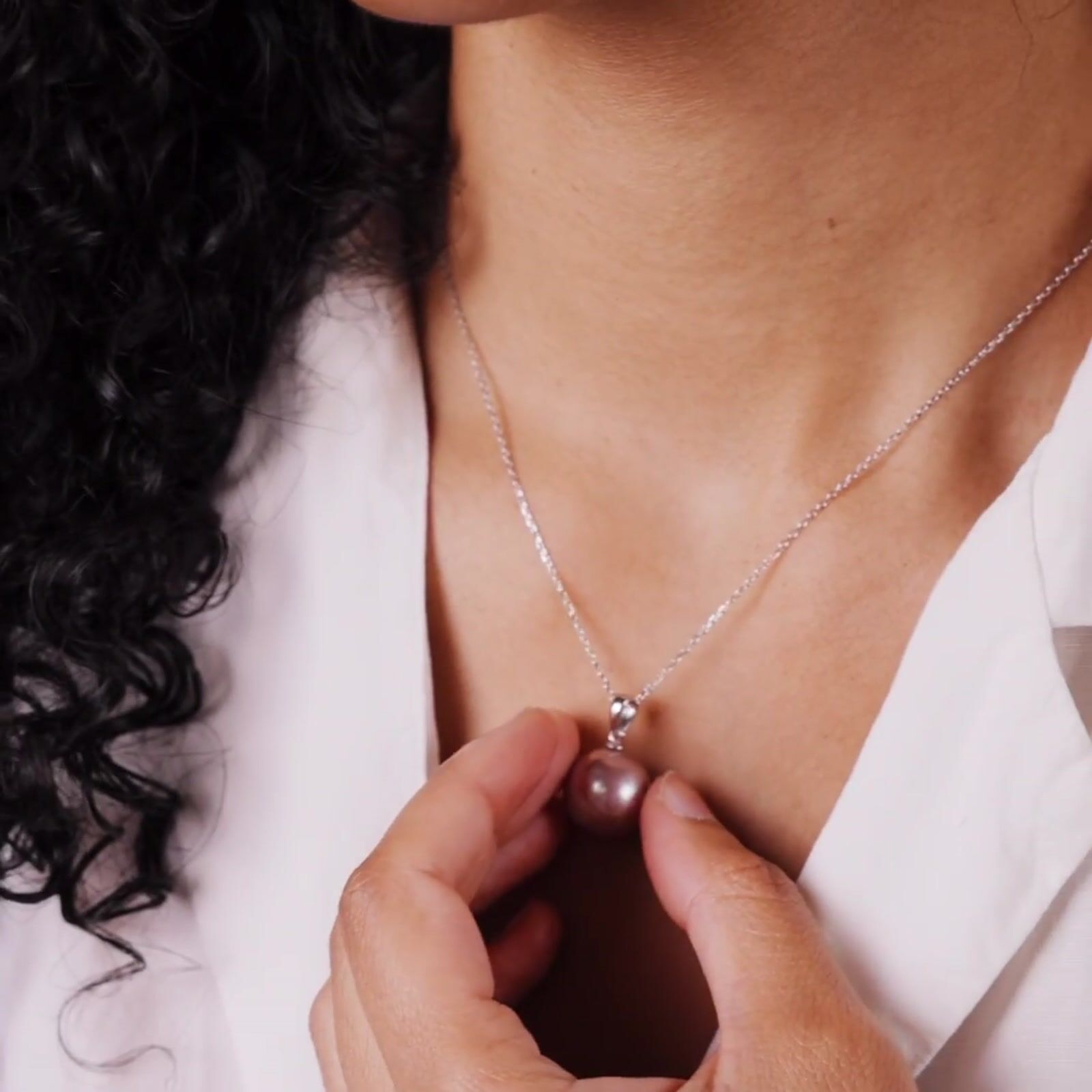 Lavender Freshwater Pearl Miria Pendant product video