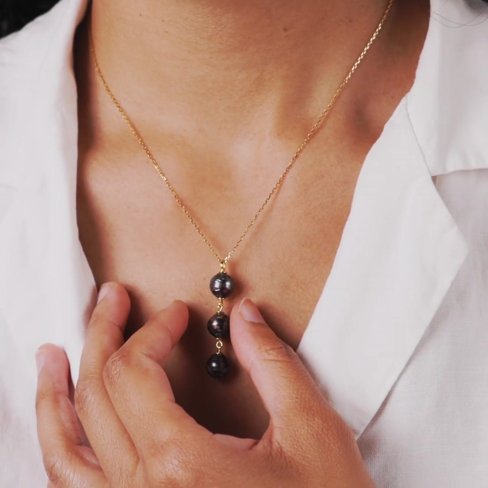 Black Tahitian Circled Pearl Triple Drop Pendant product video