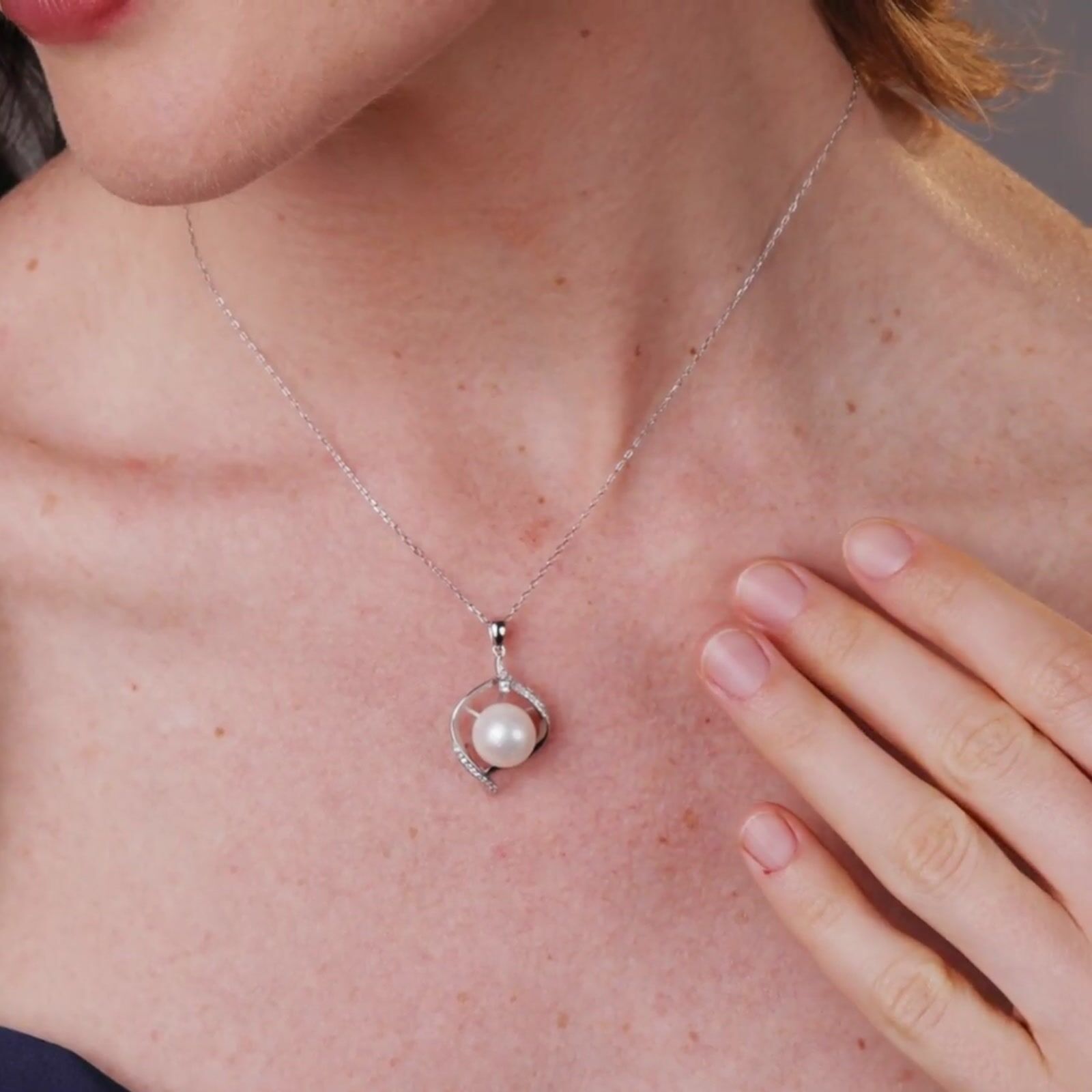 White Freshwater Pearl | Isolde Pendant product video