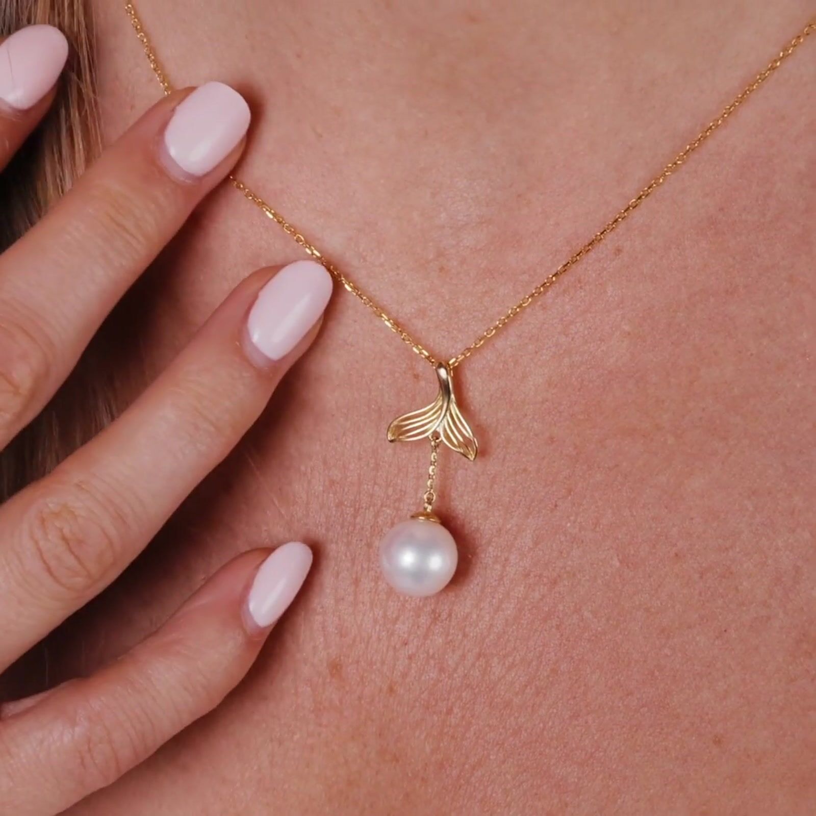 White Freshwater Pearl | Aurevanta Pendant product video